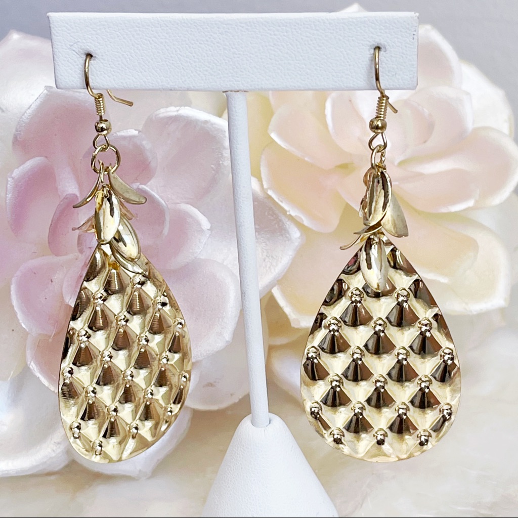Gold Tone Lightweight Pineapple Dangle Earrings 3